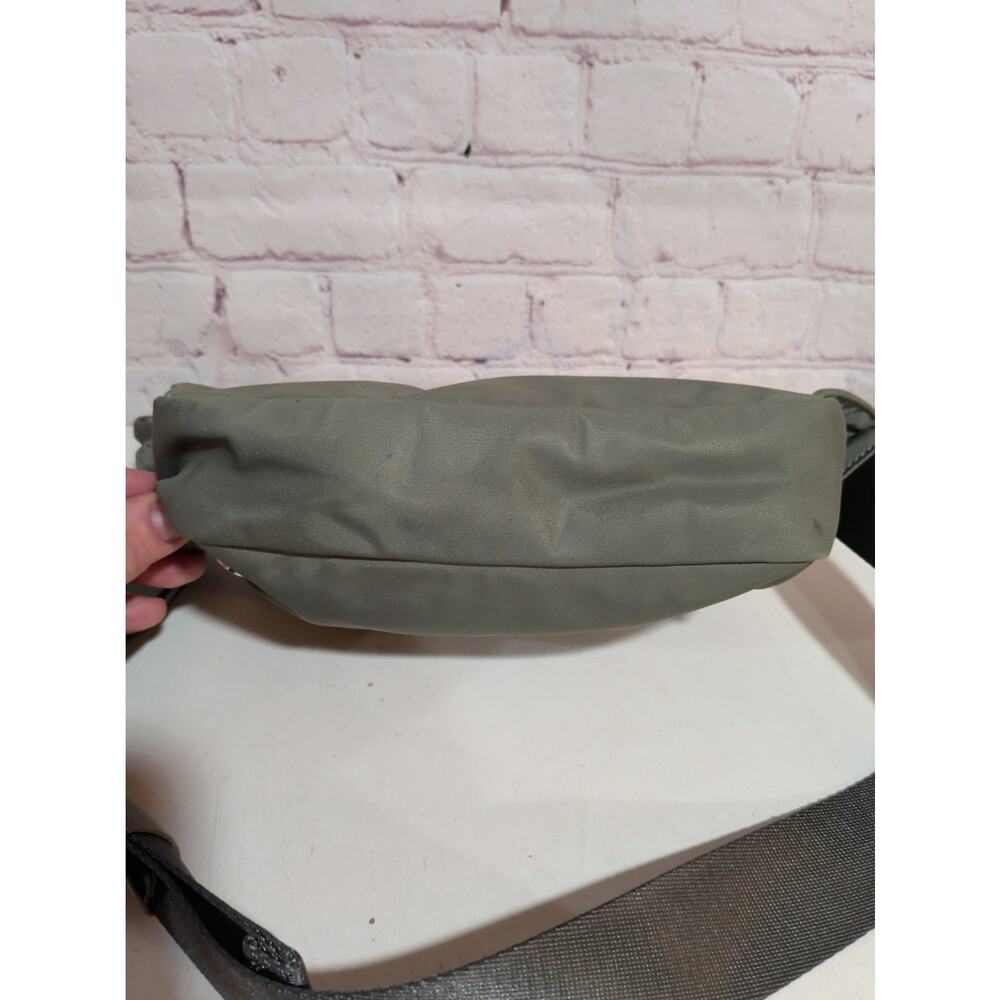Lululemon 2L Everywhere Belt Bag Shiny Olive Army Green - Picture 9 of 12